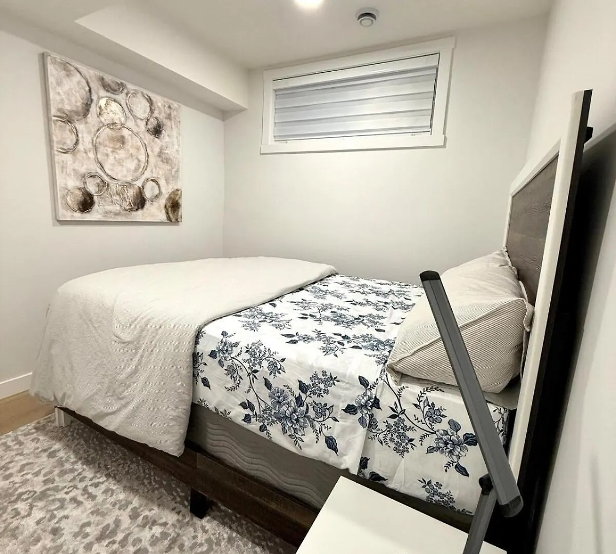 Apartment Luxe Stay With A Designer Touch Calgary