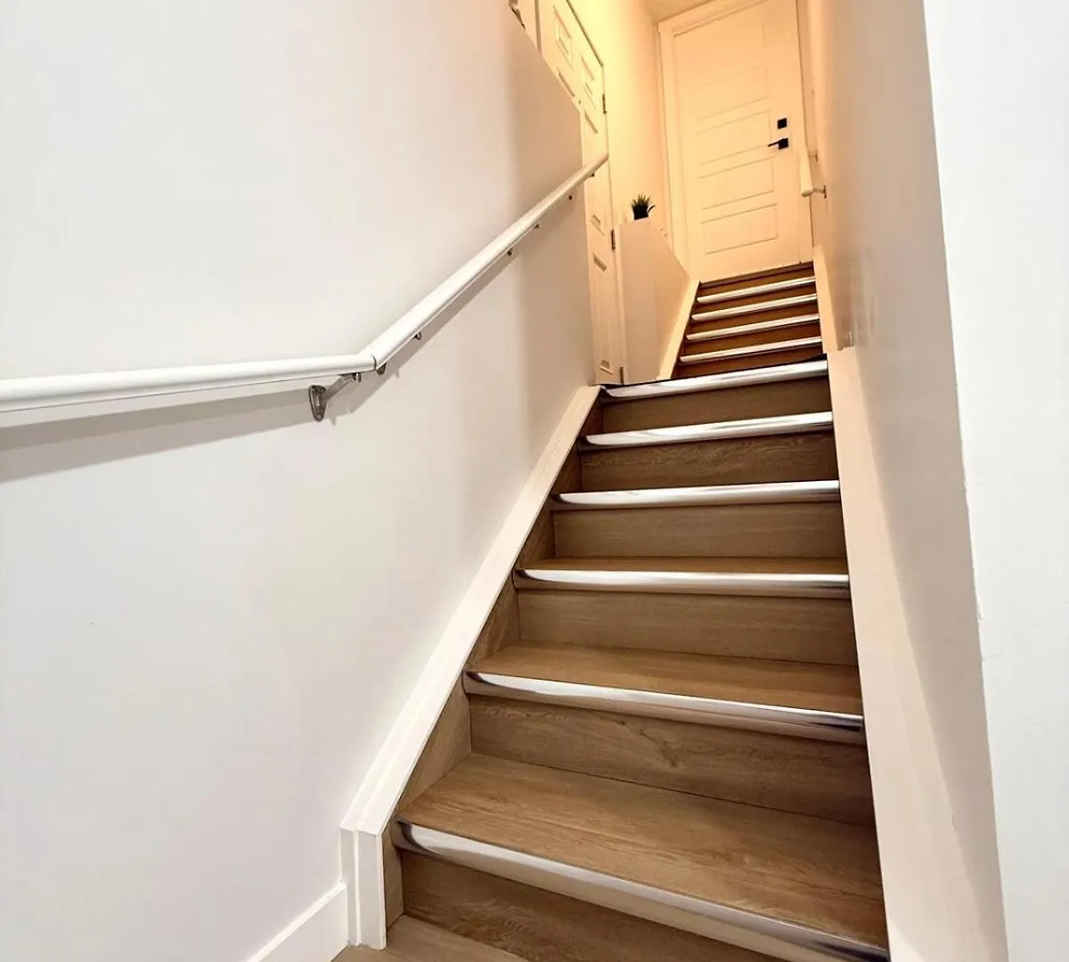 Luxe Stay With A Designer Touch Calgary Apartment